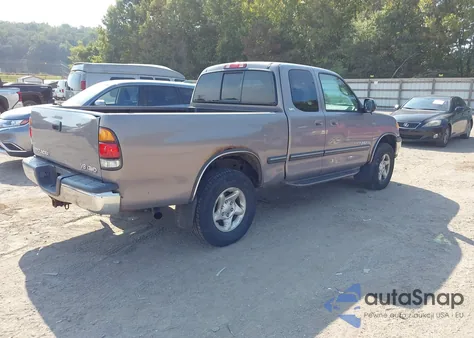 2000 Toyota Tundra Sr5 V8 z USA, uszkodzony, nr VIN 5TBBT4415YS083517